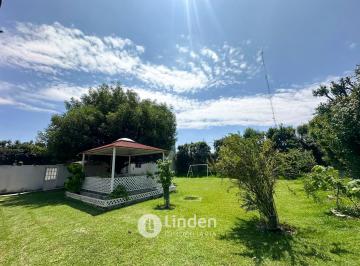 Casa · 260m² · 4 Recámaras · 5 Estacionamientos · Casa en Venta en Rancho San José Xilotzingo, Puebla.