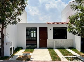 Casa · 60m² · 2 Recámaras · 2 Estacionamientos · Casa en Venta Una Planta Ciudad Maderas Queretaro