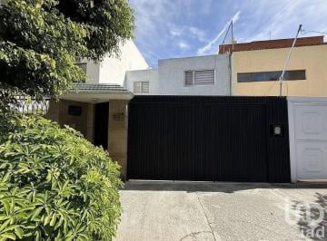 Casa · 209m² · 4 Recámaras · 2 Estacionamientos · Casa en Venta La Estancia
