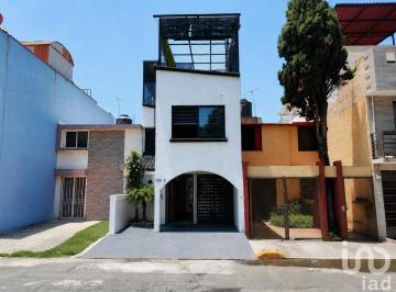 Casa · 150m² · 2 Recámaras · 2 Estacionamientos · Renta de Casa Amueblada Frente Al Parque en Privada