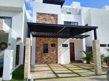 Casa en condominio de 4 habitaciones, Benito Juárez · Casa en Renta en Cancún en Residencial Aqua
