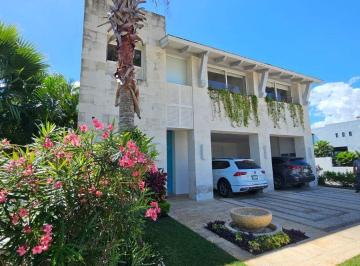 Casa de 4 habitaciones, Benito Juárez · Casa Premium en Puerto Cancún | 4 Recámaras | Muelle Privado y Alberca