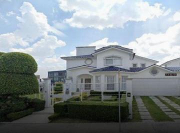 Casa de 6 habitaciones, Querétaro · Venta de Casa en Juriquilla de 6 Habitaciones