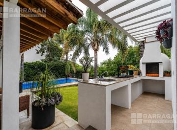 Casa · 660m² · 4 Recámaras · 4 Estacionamientos · Casa en Venta en El Campanario