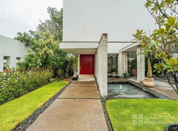 Casa · 700m² · 4 Recámaras · 4 Estacionamientos · Casa en Venta en El Campanario