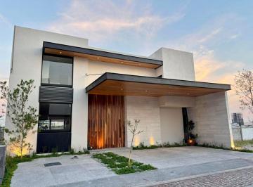 Casa de 4 habitaciones, Querétaro · Vive El Lujo y La Comodidad en La Vista Residencial