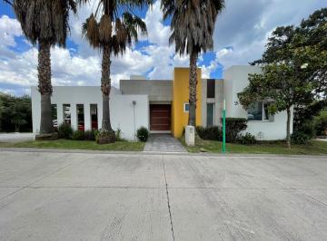 Casa · 540m² · 3 Recámaras · 4 Estacionamientos · Casa en Venta en Bosque Esmeralda, Atizapan
