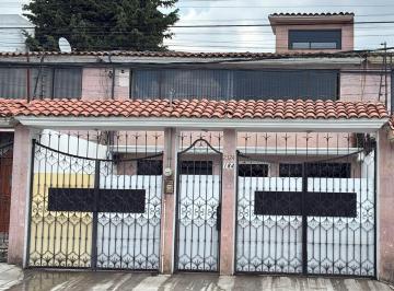Casa · 157m² · 2 Estacionamientos · Casa en Venta en Villas de Alteza Metepec