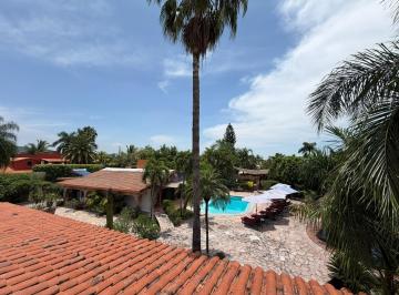 Casa · 1010m² · 5 Recámaras · 12 Estacionamientos · Casa en Pueblo Alpuyeca