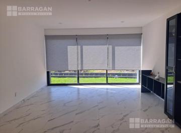 Casa · 600m² · 4 Recámaras · 6 Estacionamientos · Casa en Renta con Amplios Espacios en El Campanario