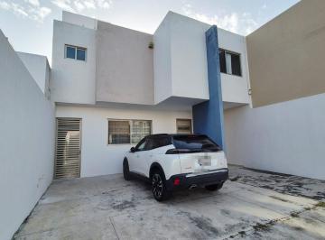 Casa · 175m² · 3 Recámaras · 2 Estacionamientos · Lomas de La Rioja 1 Casa en Renta con Cuarto de Servicio