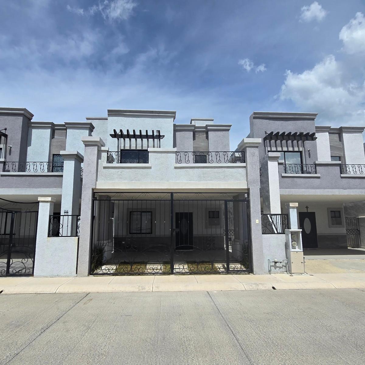 Rental House in Pachuca: 3 Bedrooms with Extension, Integrated Kitchen, and Amenities in a Gated Community