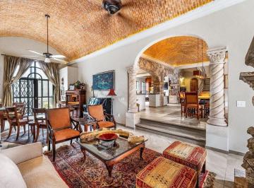 3bf7883bd36828b0d6ce2de46681a465df5e5239bbe46d63a0ce950acf497f47 · Casa en San Miguel de Allende Cerca del Centro con Rooftop y Cochera