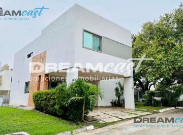 Casa · 300m² · 4 Recámaras · Casa en Fraccionamiento Los Encinos