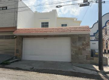 Casa · 3 Recámaras · 2 Estacionamientos · Casa en Fraccionamiento Joyas de Mocambo en Renta
