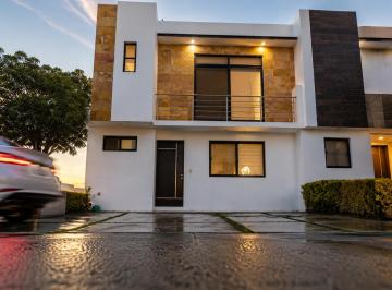 Casa de 3 habitaciones, Corregidora · Casa en Venta en El Condado, Los Robles - 3 Recámaras, 2.5 Baños, Hermosa!
