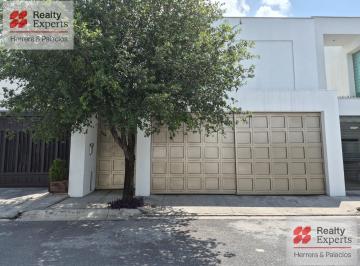 Casa · 221m² · 3 Recámaras · 2 Estacionamientos · Casa en Venta en Cumbres Santa Clara