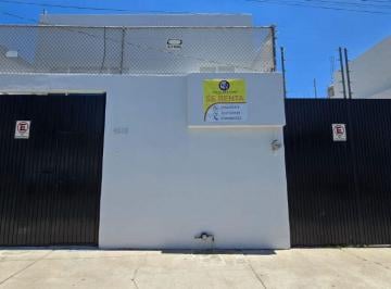 Casa uso de suelo de 4 habitaciones, Zapopan · Casa con Oficnas / Bodega / Estacionamiento
