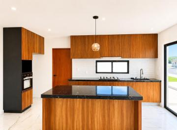 Casa · 205m² · 4 Recámaras · 2 Estacionamientos · Casa en Venta Fracc. Lomas de La Rioja, Riviera Veracruzana