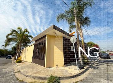 Casa de 3 habitaciones, San Nicolás de los Garza · Rento. Casa del Vidrio de un Nivel y en Esquina.