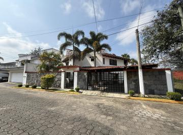 Casa · 400m² · 3 Recámaras · 2 Estacionamientos · Residencia en Venta en Tulipanes