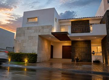 Casa de 3 habitaciones, Querétaro · Casa en Venta en La Vista Residencial, Hermosa, Doble Altura, Jardín.