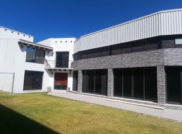 Casa · 384m² · 3 Recámaras · 4 Estacionamientos · Casa en Renta en San Andrés Cholula