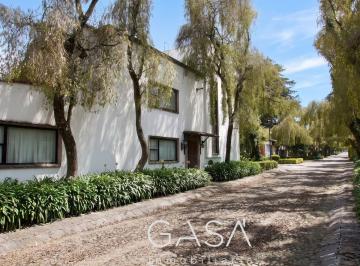Casa · 390m² · 4 Recámaras · 3 Estacionamientos · Venta Casa en Ex Hacienda Barbabosa Zinacaltepec Estado de Mèxico