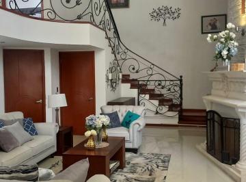 Casa · 384m² · 3 Recámaras · 4 Estacionamientos · Casa en Venta en San Andrés Cholula