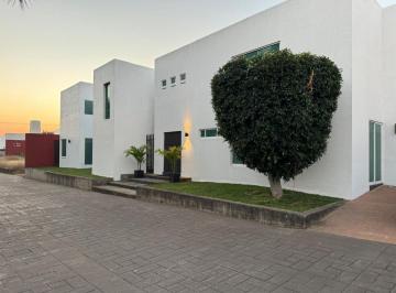 Casa de 5 habitaciones, Cuernavaca · Casa de 600 m² con 5 Recámaras en Venta en Lomas de Ahuatlán