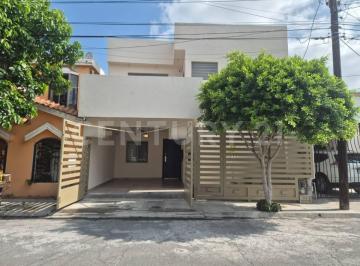Casa · 244m² · 4 Recámaras · 1 Estacionamiento · Casa en Venta en Col. Valle de Las Puentes en San Nicolas de Los Garza