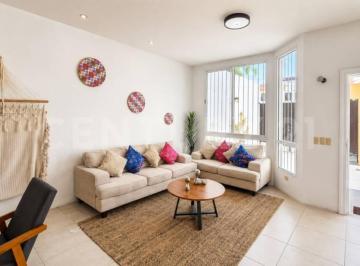 Casa · 197m² · 3 Recámaras · 2 Estacionamientos · Casa en Renta en Sm 50 Cancun