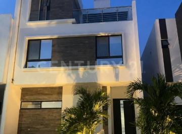 Casa · 170m² · 3 Recámaras · 2 Estacionamientos · Casa Contemporánea en Málaga con 3 Recámaras y Amplios Espacios