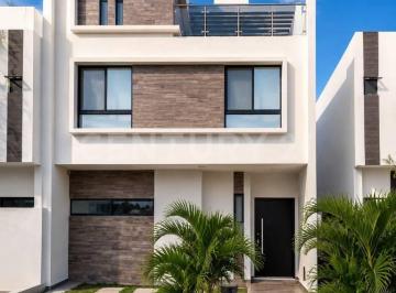 Casa · 170m² · 3 Recámaras · 2 Estacionamientos · Casa en Venta en El Encuentro | 3 Recámaras y Jardín Privado