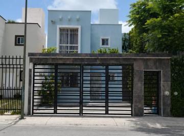 Casa · 107m² · 3 Recámaras · 2 Estacionamientos · E Renta Casa en Jardines del Sur 1 con o Sin Muebles Av 135