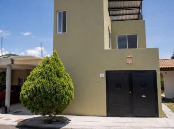 712f3d2b0d611393eaabdff1ce509cc2bff51a1273ef14376ae0fc0330e956cc · Casa de 3 Recámaras en San Miguel de Allende con Cochera y Rooftop