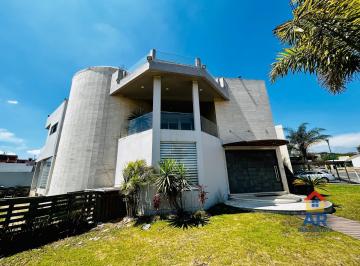 Casa · 940m² · 3 Recámaras · 4 Estacionamientos · Casa en Fraccionamiento Rincón de Las Animas