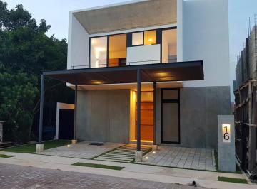 Casa · 210m² · 4 Recámaras · 2 Estacionamientos · Vendo Casa en Aqua Residencial Segunda Fase de E Rec con Alberca Privada