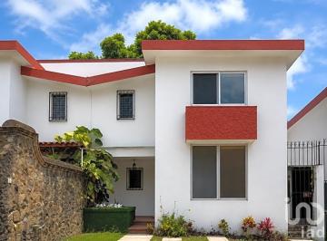 Casa · 157m² · 3 Recámaras · 2 Estacionamientos · Casa en Renta Dentro de Condominio a Unos Pasos de Domingo Diez