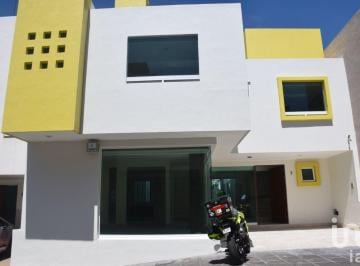 Casa · 198m² · 3 Recámaras · 2 Estacionamientos · Casa en Venta en Frac. Lomas de Las Américas, Morelia