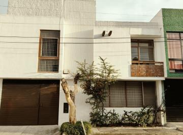Casa · 183m² · 4 Recámaras · 1 Estacionamiento · Bonita Casa en Excelente Ubicacion