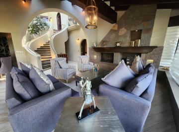 Casa · 350m² · 3 Recámaras · 2 Estacionamientos · Casa en Renta en Valle de Bravo