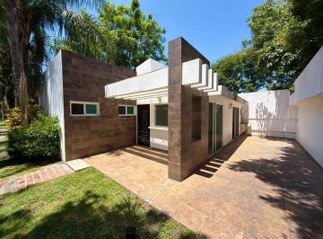Casa · 140m² · 3 Recámaras · 2 Estacionamientos · Casa de un Nivel en Venta en Cuernavaca con Alberca en Condominio