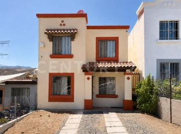 Casa en condominio · 68m² · 2 Recámaras · 2 Estacionamientos · Casa en Venta en Villa Residencial del Prado II en Ensenada, Baja California