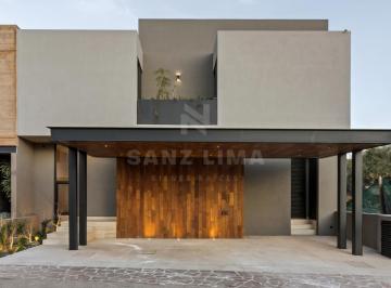 Casa en condominio de 4 habitaciones, Querétaro · Altozano: Residencia Exclusiva con Sistema Inteligente