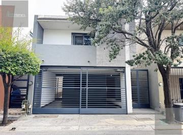 Casa · 120m² · 3 Recámaras · 2 Estacionamientos · Casa en Renta en Valle de Las Almendras, san Nicolas