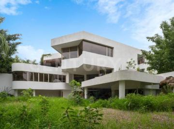 Casa · 1000m² · 4 Recámaras · 6 Estacionamientos · Residencia de Lujo en Venta en Colinas de San Javier