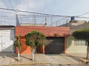 Casa de 5 habitaciones, Nezahualcóyotl · Venta de Casa en Nezahualcoyotl a 2 Cuadras del Mexibus a Precio de Promocion Excelente Ubicacion!