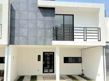 Casa en condominio de 2 habitaciones, Apizaco · Casa en Venta en Apizaco Centro, Tlaxcala | 3 Recámaras, Jardín y 2 Estacionamientos