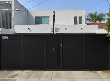 Casa de 4 habitaciones, Zapopan · Casa en Venta en La Calma, Zapopan, Jalisco.
